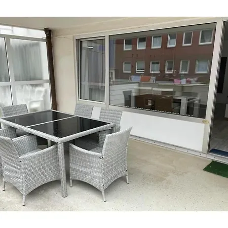 Cosy With Balcony 아파트 *