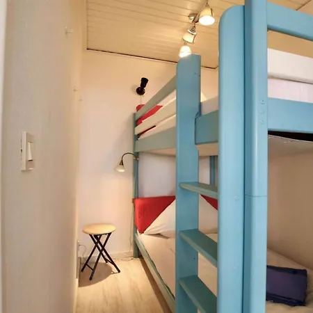 아파트 Cosy With Balcony 방어로게