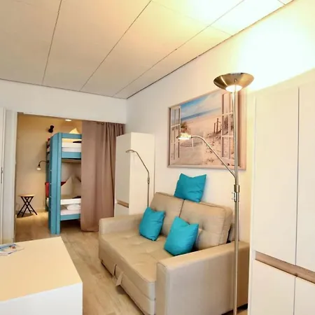 Cosy With Balcony 아파트 방어로게