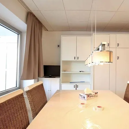 Cosy With Balcony 아파트 *